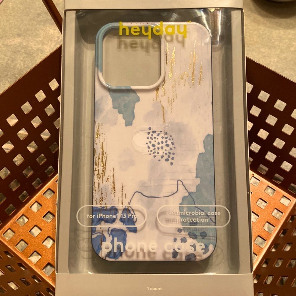 NWT. heyday iPhone 13 pro case​